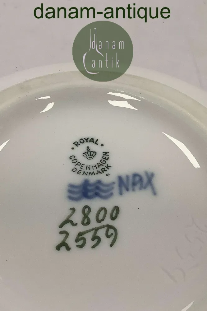 Royal Copenhagen Skål med blomster No 2800/2559