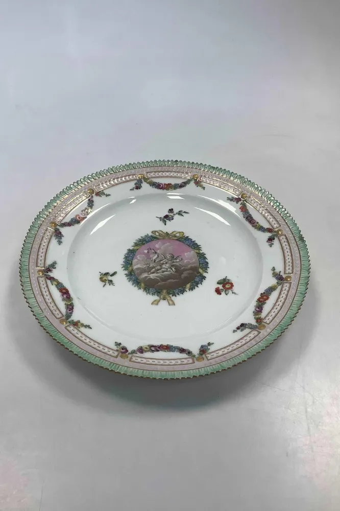 13 Royal Copenhagen Spisetallerkener Holsten-Gottorp Stellet fra 1783 ( Flora Danica Perlestel )