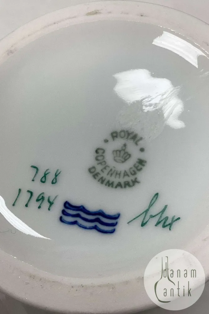 Royal Copenhagen Stel 788 Rundt Kaffekande No 1794
