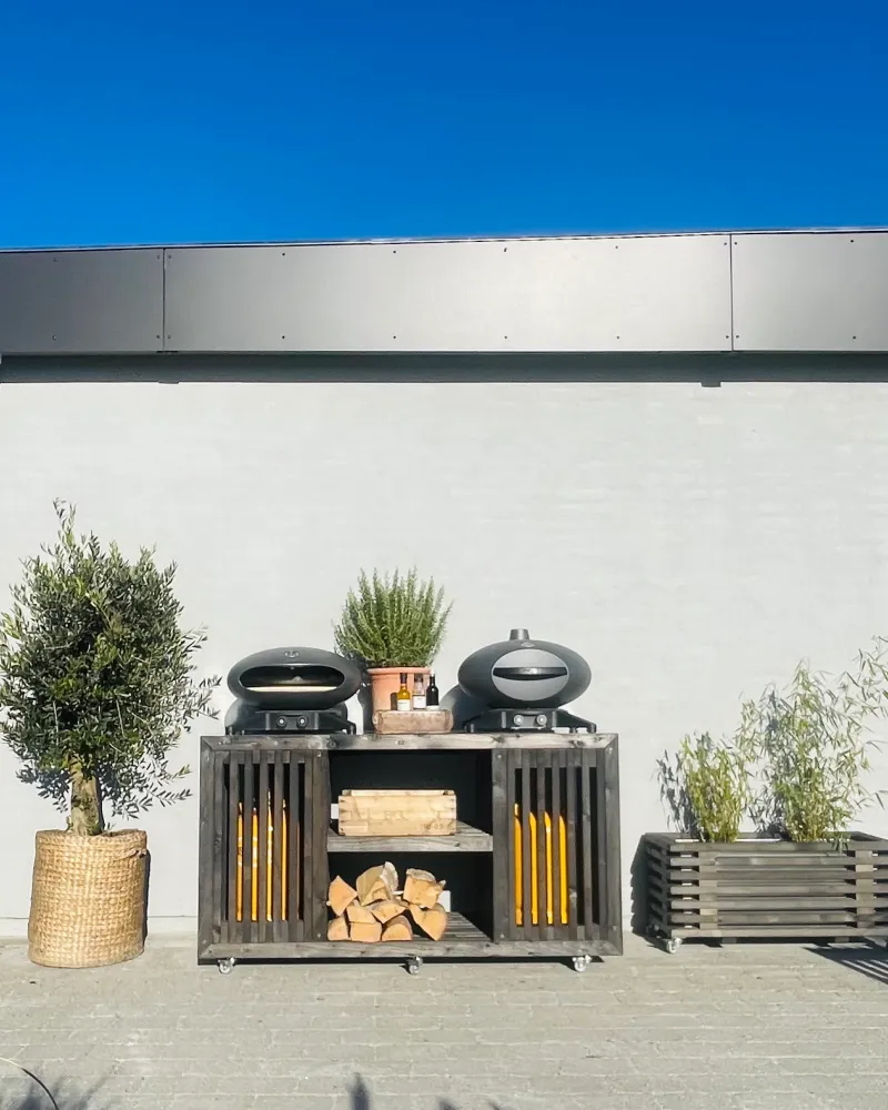 Luksus Grillbord med Dobbelt Gasflaskeskjuler | Sorte traller 52