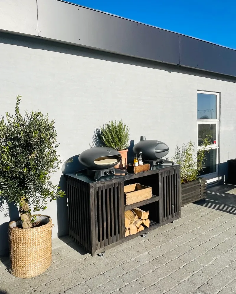 Luksus Grillbord med Dobbelt Gasflaskeskjuler | Sorte traller 52