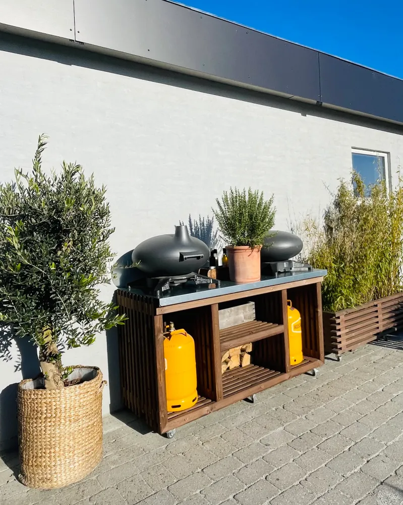 Luksus Grillbord med Dobbelt Gasflaskeskjuler | Sorte traller 52