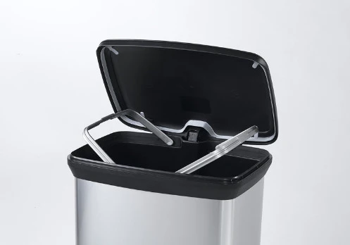 Soptunna CURVER-kapacitet 50L silverfärg med pedal