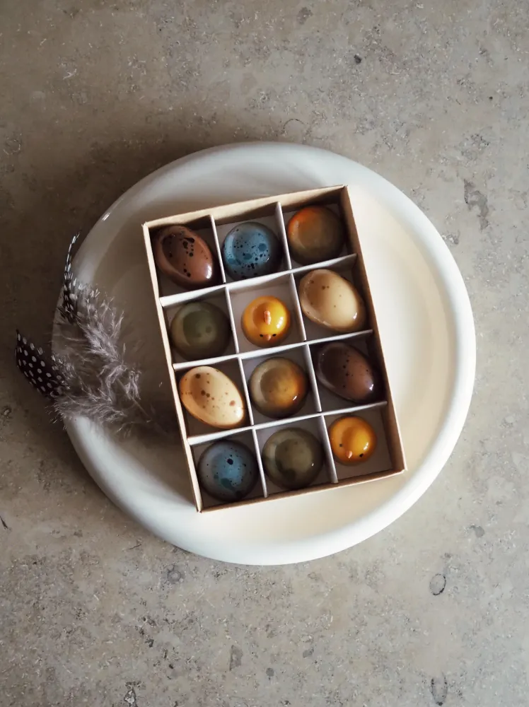 Lilla Wester Handgjorda Chokladpraliner - 12 stycken blandade smaker i presentask