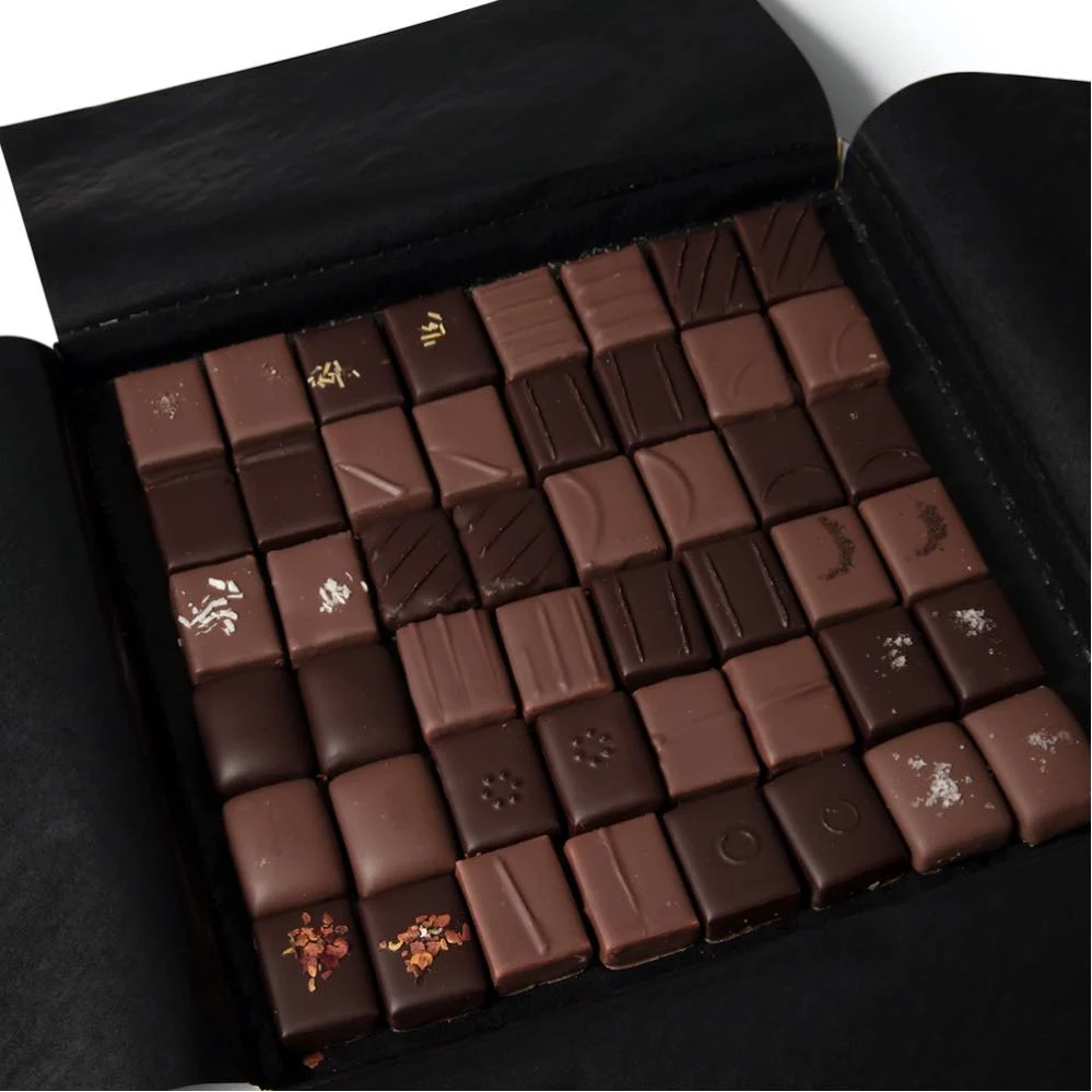 Mors dag praliner - Lyxig stor presentbox med 48 chokladbitar
