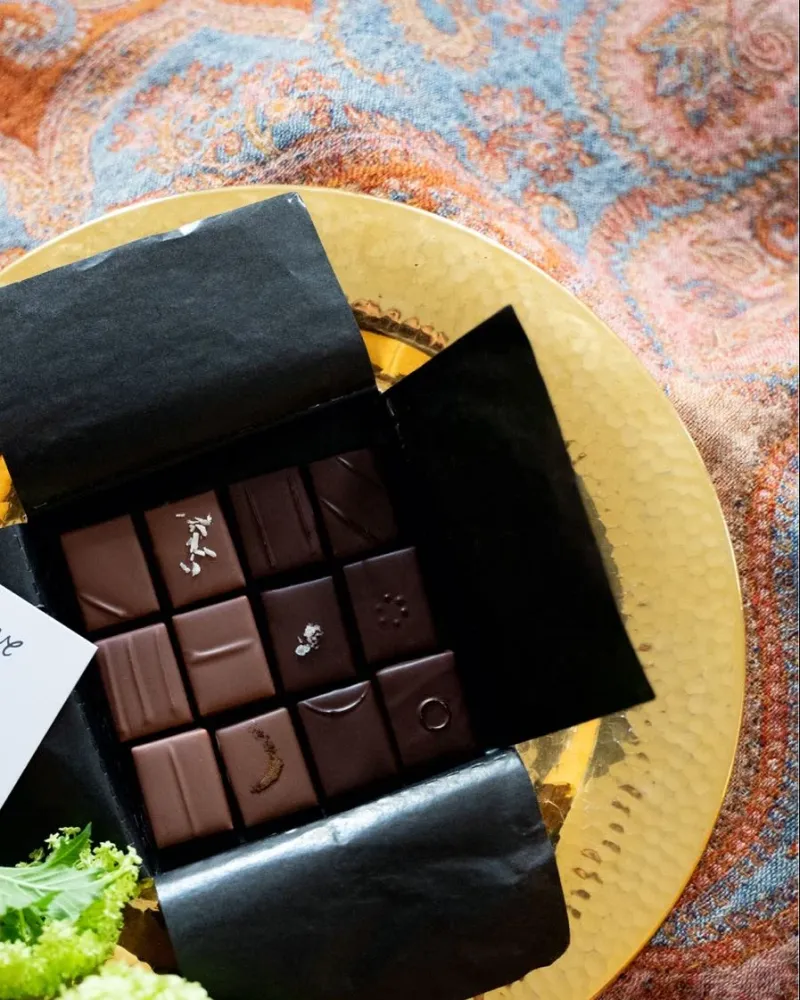 Mors dag - presentbox med 12 exklusiva chokladpraliner