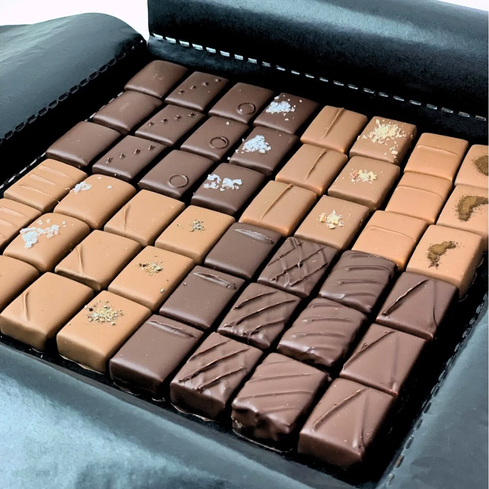 Påskchoklad - stor presentbox med 48 delikata påskpraliner