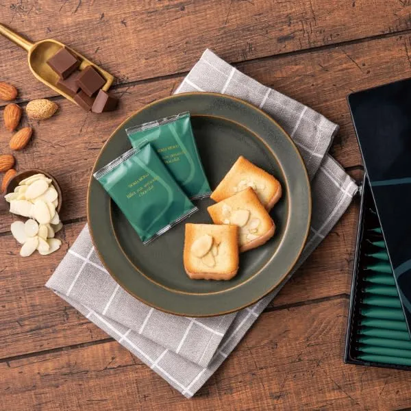 YOKUMOKU Sweets Assortment 24 St Milk Chocolate Cookies Med Mandlar