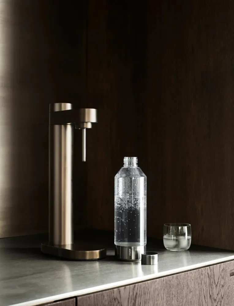 Stelton - Läskmaskin BRUS mörkbrun metallic Compatible Nespresso Pods