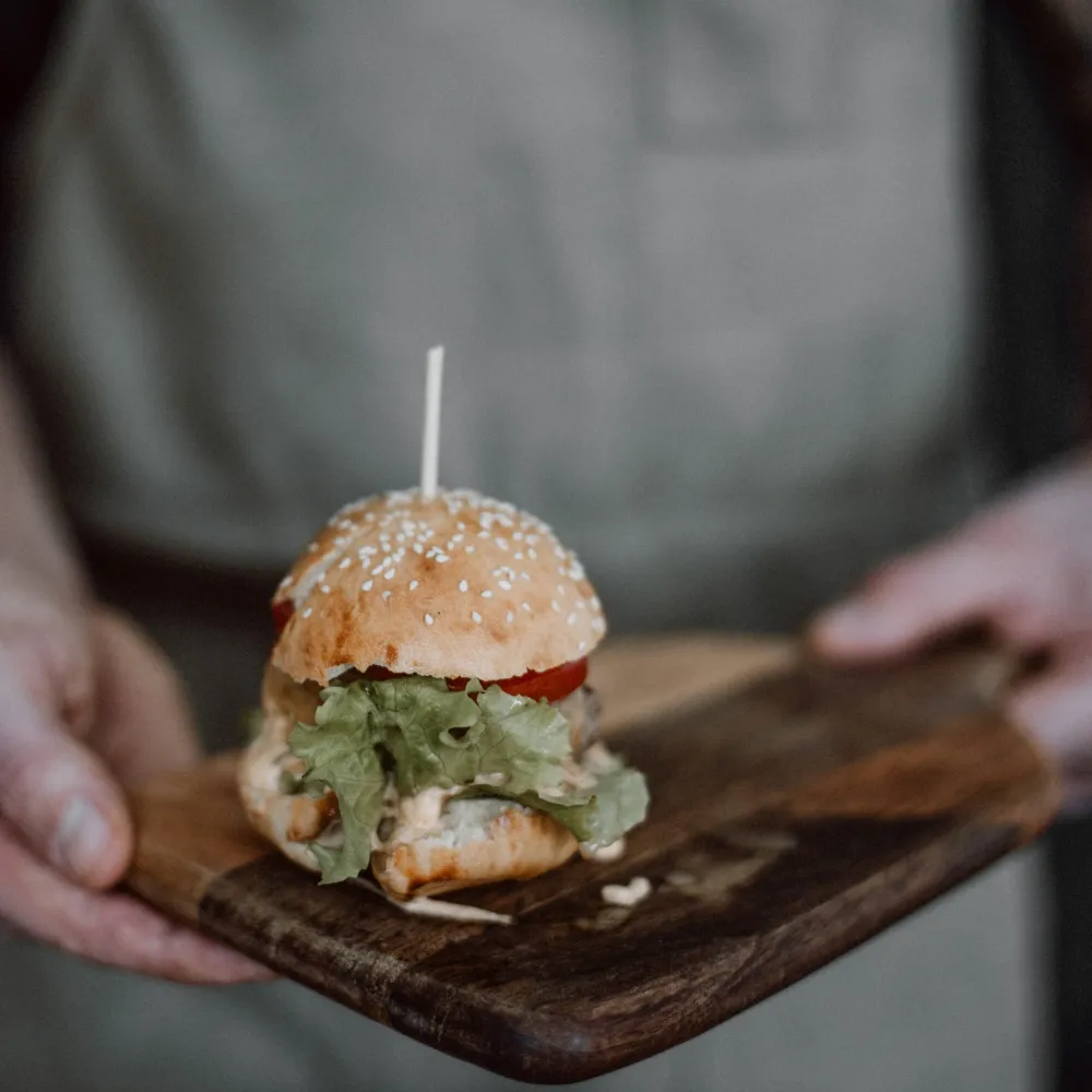 Bakmix för burgarbullar gjorda av briochedeg med sesam