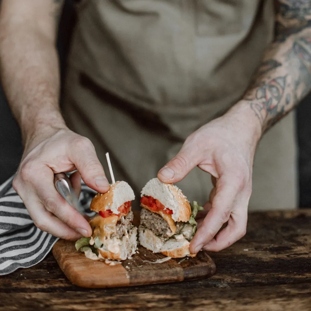 Bakmix för burgarbullar gjorda av briochedeg med sesam
