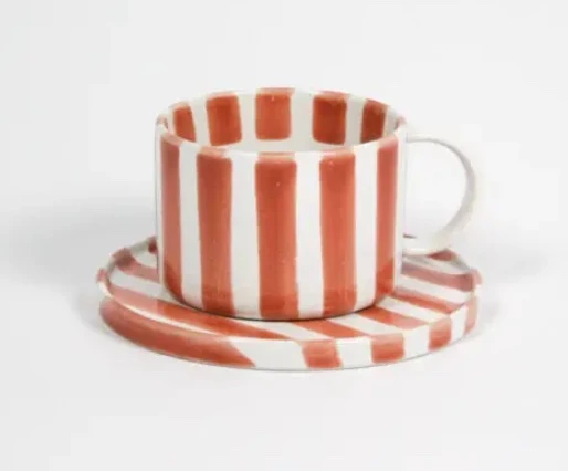 Kopp med fat Monica, randig i rost from Italian Design