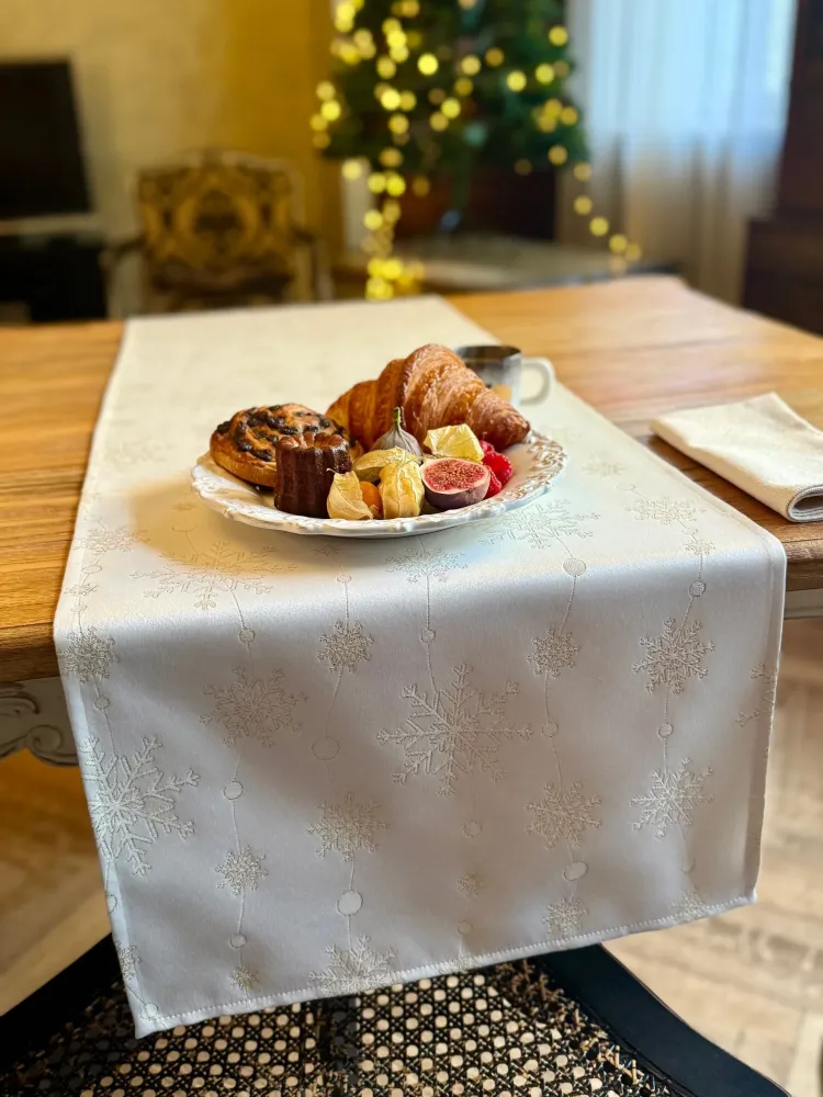 Stain-Resistant Polyester Table Runner - Golden Snowfall 140