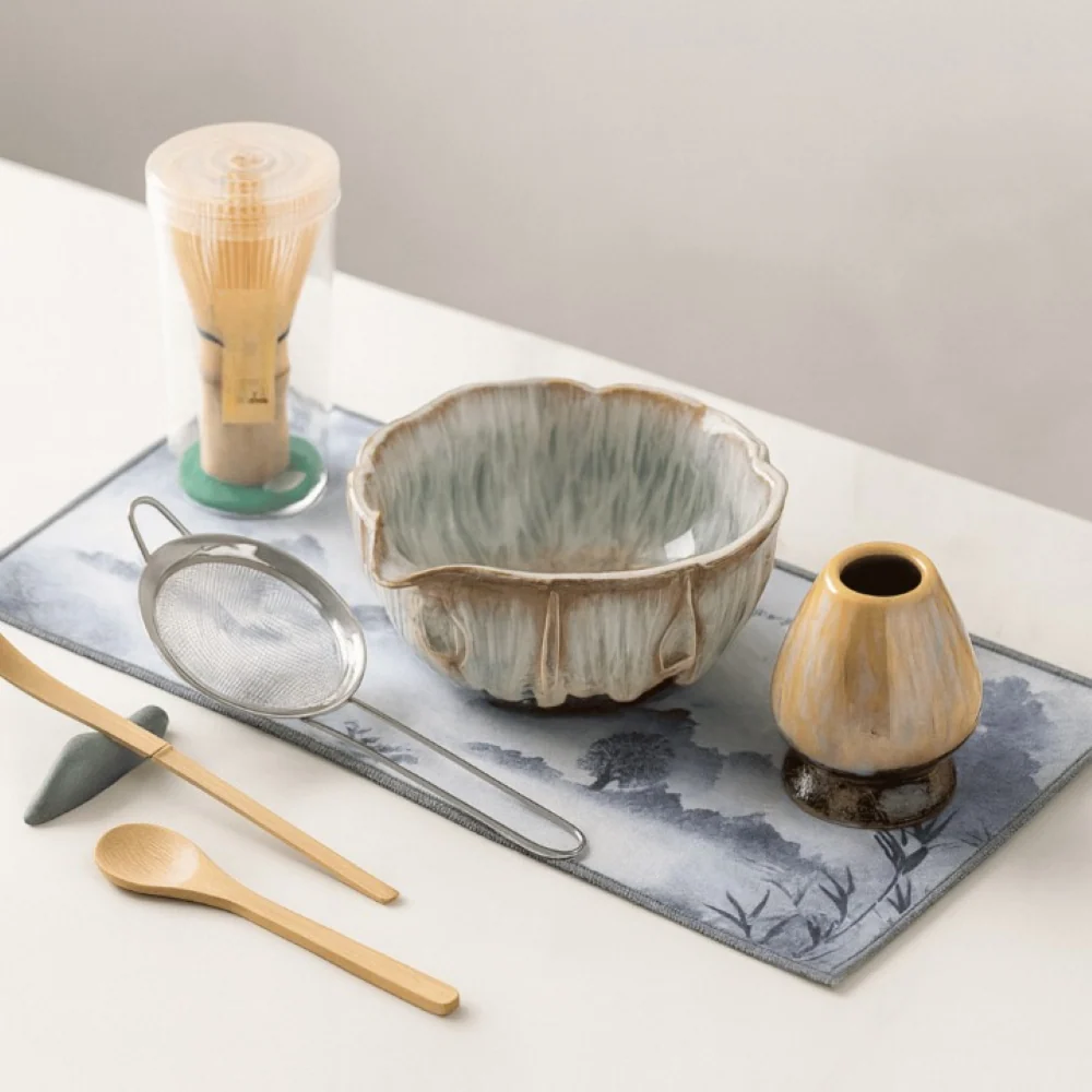 Artisan Matcha Place 8-delar – Handgjord Keramikskål (550ml), Bambusvisp & Sikt – Japanskt Teceremonigåvoset Glaserat