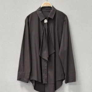 Blus med knyt & detalj i guld - Espresso