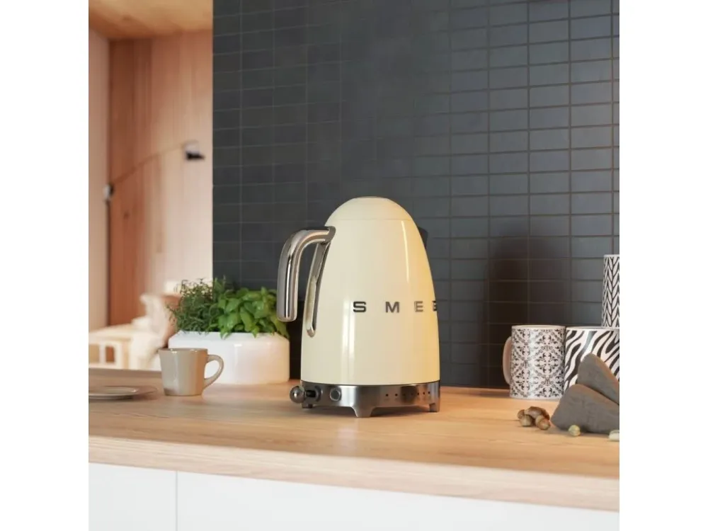 Smeg Vattenkokare med temperaturkontroll KLF04CREU 1,7 l, gräddvit