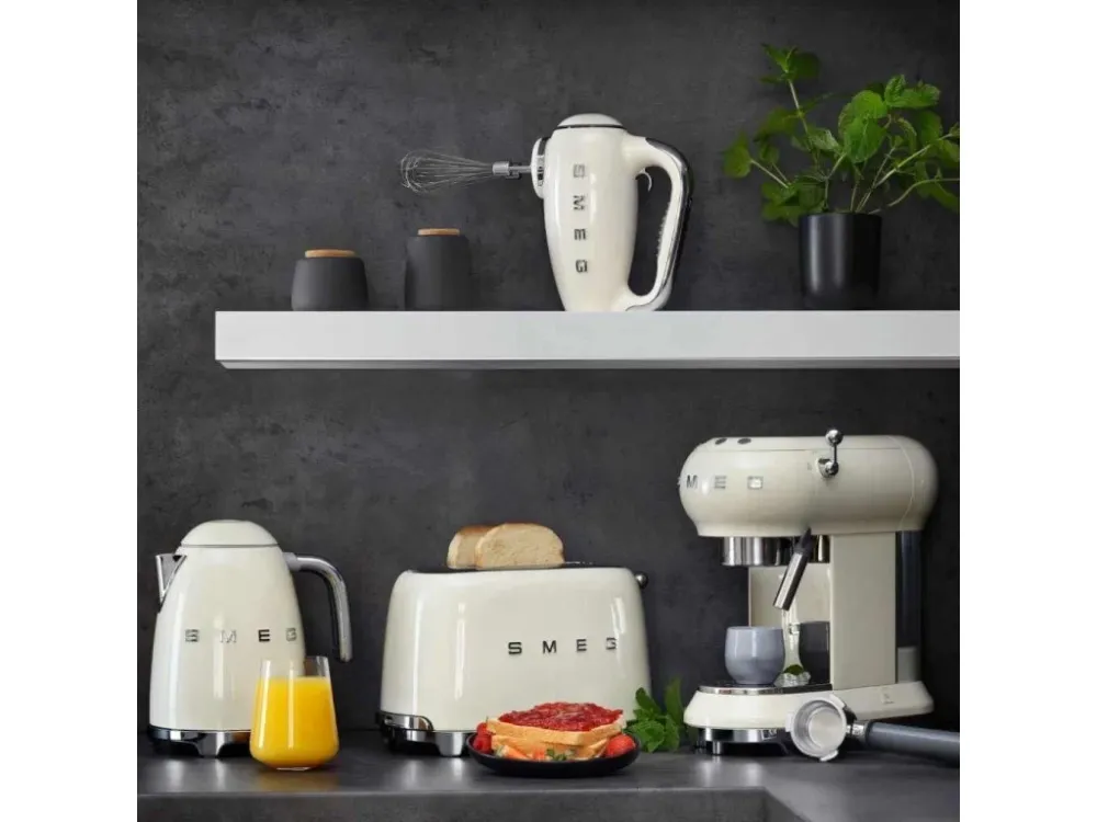 Smeg Vattenkokare med temperaturkontroll KLF04CREU 1,7 l, gräddvit