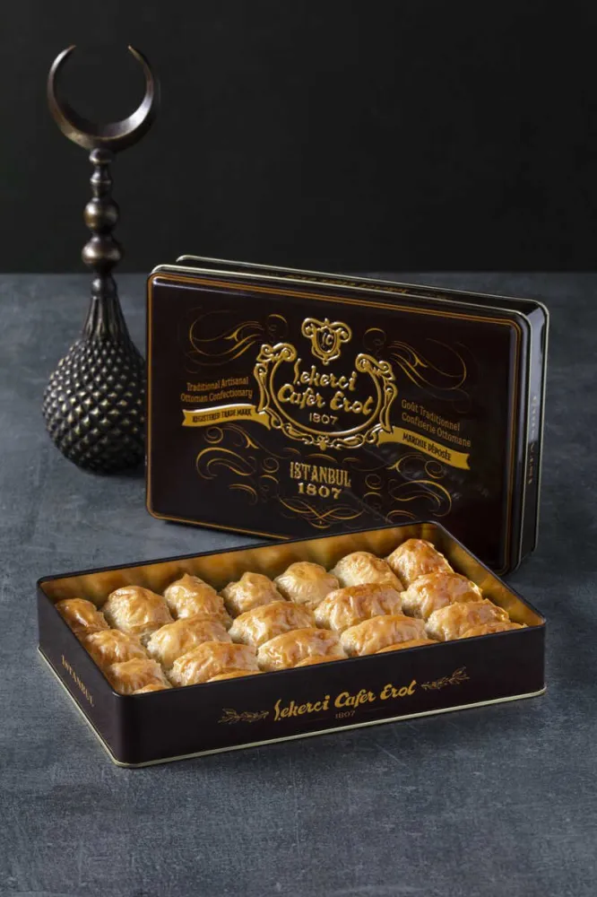 Cafer Erol Turkish Baklava med valnöt, Brown Tin Box - 35.27oz