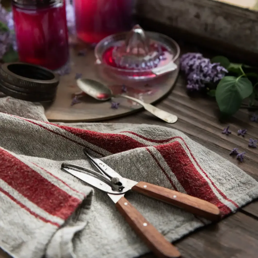 Kökshandduk "rustik" i naturlinne, Vintage Red | Linen Tales
